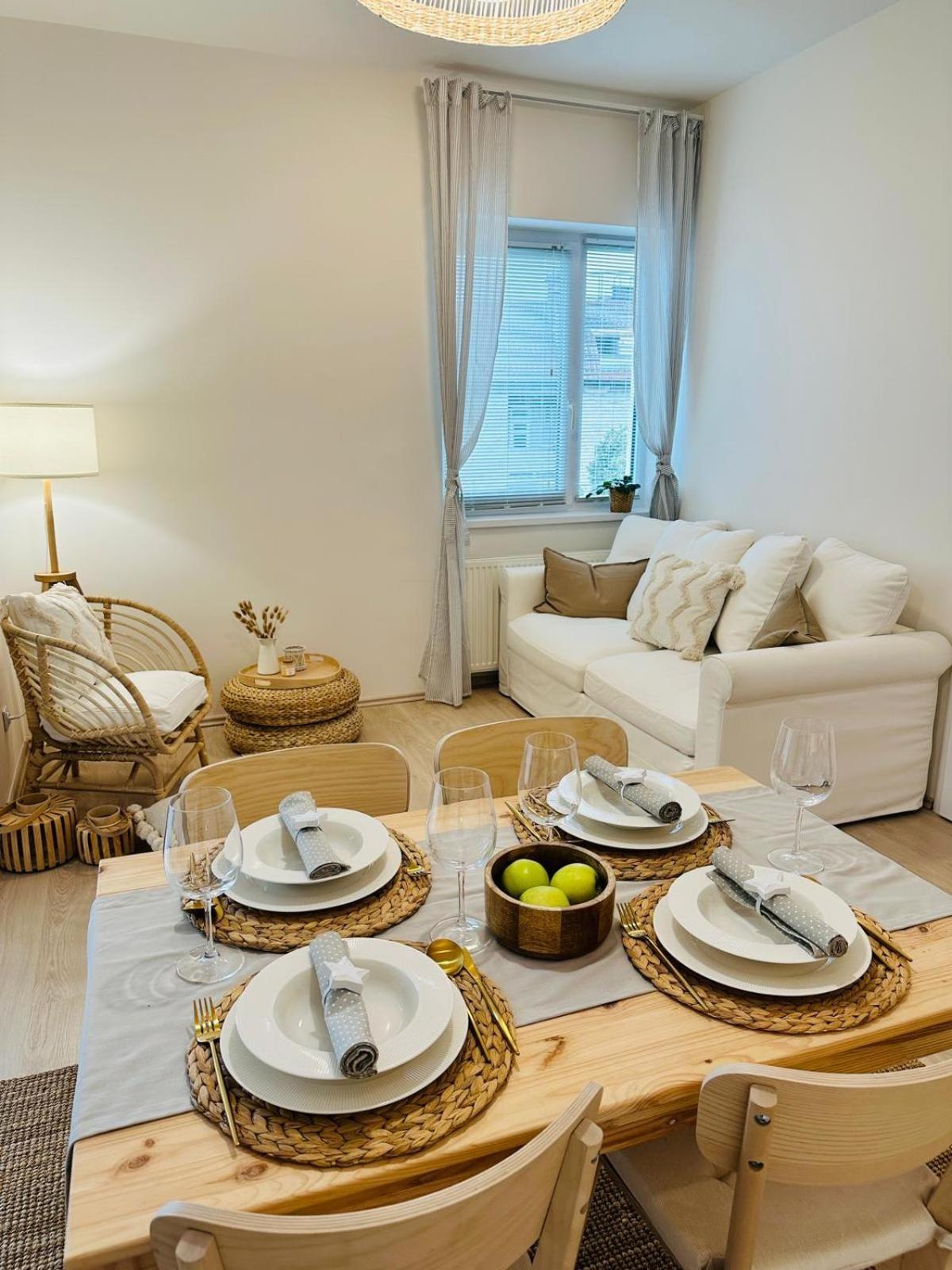 Cozy And Unique Apartment Near Train Station Bratislava Exterior photo