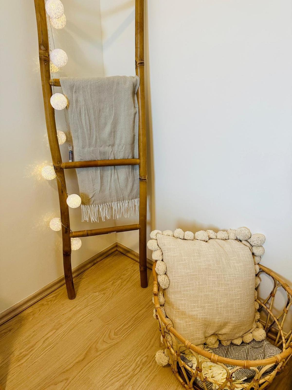 Cozy And Unique Apartment Near Train Station Bratislava Exterior photo